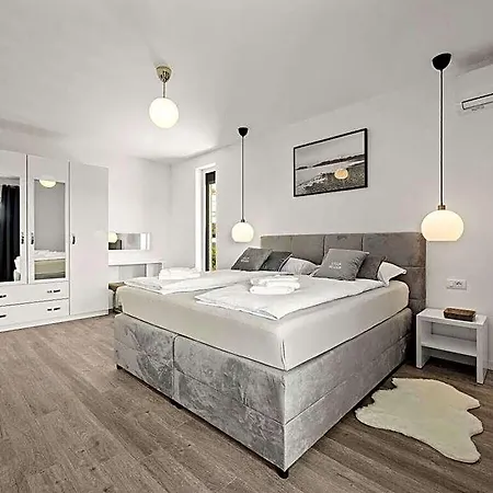 Belica Comfortable 5* Ližnjan